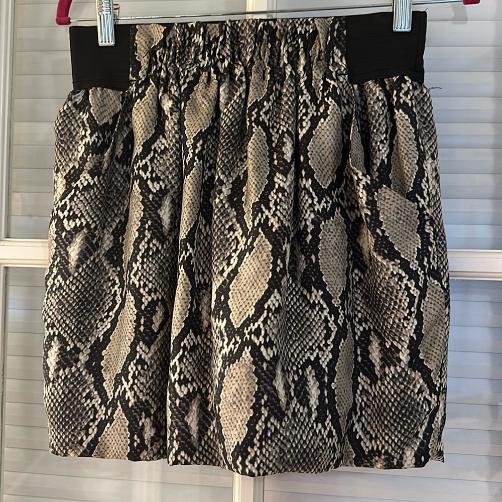 Snake print skirt with pockets
